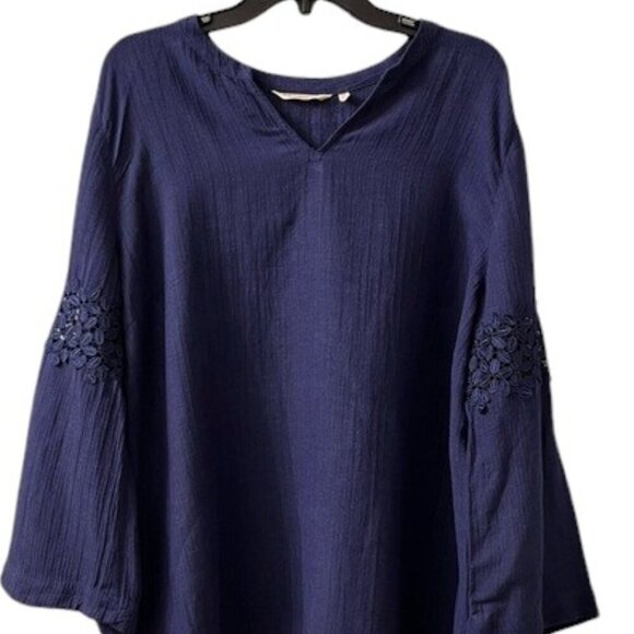 Soft Surroundings Navy Boho Split Neck Top 3/4 Sleeve Crochet Lace Detail - Picture 2 of 10
